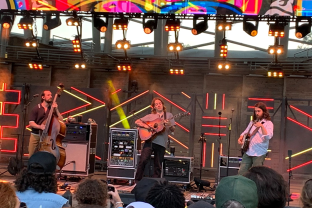 Billy Strings playing show