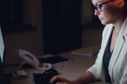 vitaly-gariev-qLypTcjzTmA-unsplash; woman looking at computer